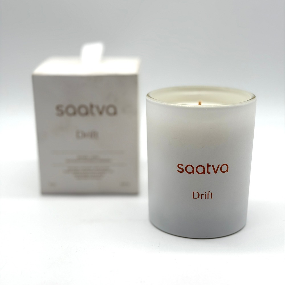 Saatva Scented Candle 8oz White Drift Lavender Vetiver Aromatherapy Relaxing NEW - Picture 8 of 8